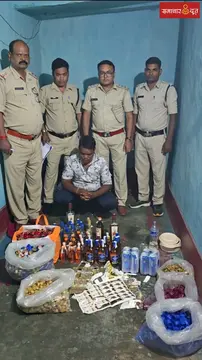 शराब की बोतलों में ‘खेल’ का भंडाफोड़! 2500 नकली ढक्कन, 200 रैपर और 12 लीटर मिलावटी शराब जब्त, आरोपी जेल दाखिल