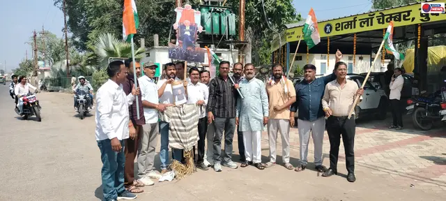 कांग्रेसी कार्यकर्ताओं ने फूंका ज्ञानेश कुमार का पुतला
