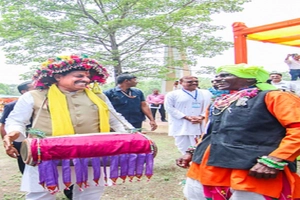 मध्य प्रदेश: जनजातीय परिवारों को सशक्त बनाने के लिए तीन लाख 'आदि...