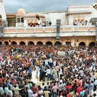 ओरछा रामराजा मंदिर कृष्ण जन्मोत्सव का उल्लास:बुंदेलखंड की टोलियों ने लिया हिस्सा,...