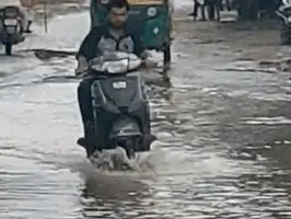 ग्वालियर में जरा सी बारिश से खुली दावों की पोल:जहां विधायक पानी में धरने पर बैठे थे, वहां आज भी हालात जस की तस