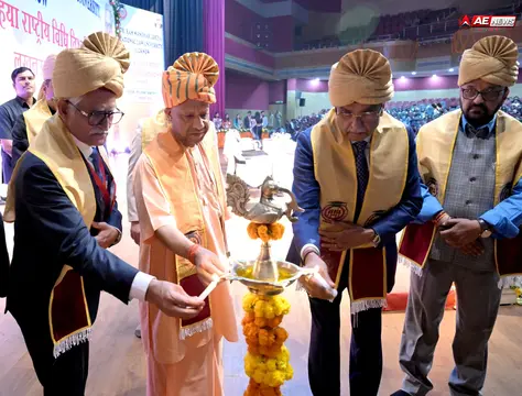 संविधान ही 'विकसित भारत' की परिकल्पना का आधार: सीएम योगी ने RMLNLU के दीक्षांत समारोह में कहा—प्रदेश में पूरी ईमानदारी से लागू किया गया 'रूल