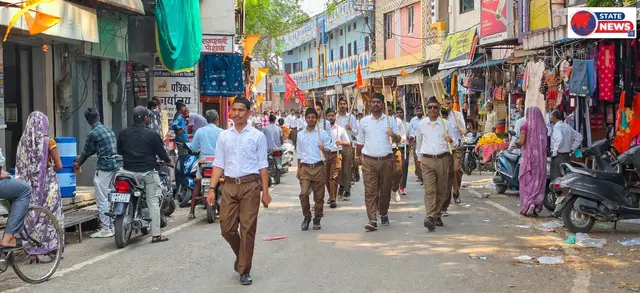 विजयादशमी पर निकला पथ संचलन, कदमताल से गूंजा आलोट