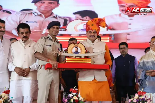 मुख्यमंत्री डॉ. मोहन यादव ने इंदौर पुलिस लाइन में किया शस्त्र पूजन: ‘पुलिस सेतु’ ऐप लॉन्च कर स्मार्ट पुलिसिंग को दी नई दिशा