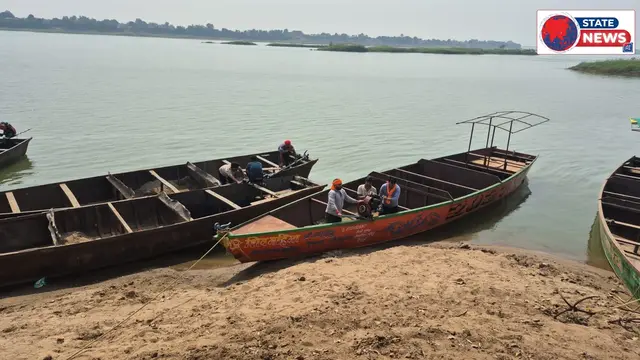 सीहोर में खनिज विभाग की बड़ी कार्रवाई, अवैध रेत उत्खनन करते 14 नाव-इंजन और पनडुब्बी मशीन जब्त*
